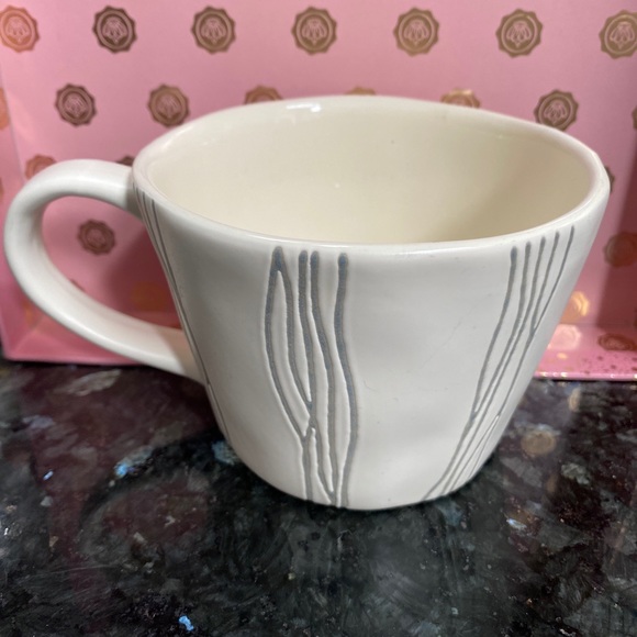 Mug CREAM W/ GRAY BARK ENGRAVING by POTTERS STUDIO - Picture 2 of 6